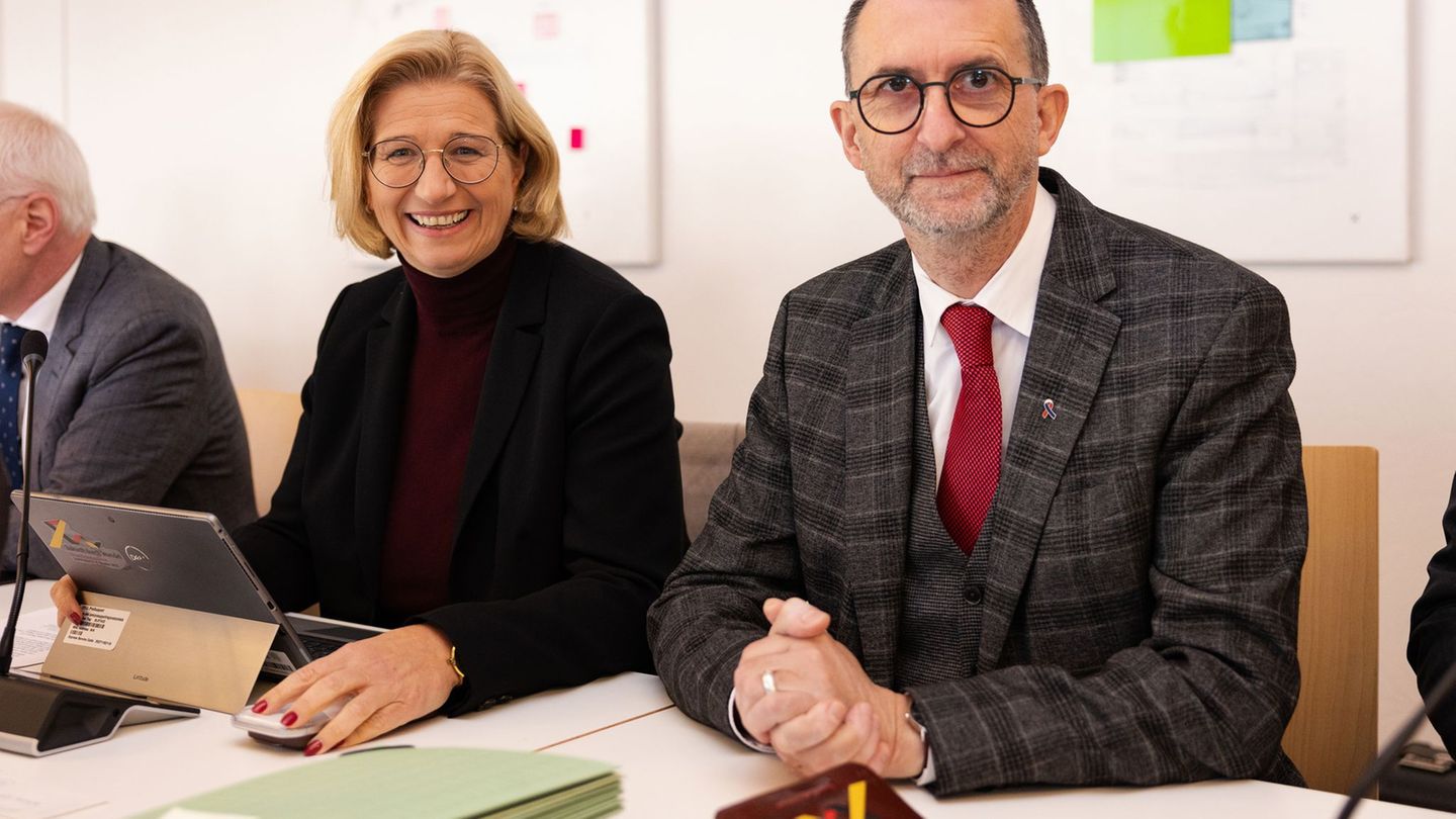 Ministerpräsidentin Anke Rehlinger (SPD) und Innenminister Reinhold Jost (SPD) wollen gemeinnützige Vereine unterstützen (Archiv
