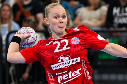Rikke Hoffbeck Petersen und der Thüringer HC wurden ihrer Favoritenrolle gegen Schlusslicht Buxtehude gerecht. Foto: Sven Hoppe/