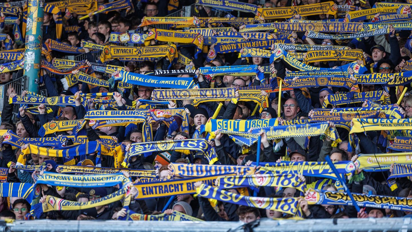 Die Fans von Eintracht Braunschweig dürfen einen Neuzugang begrüßen. Foto: Andreas Gora/dpa
