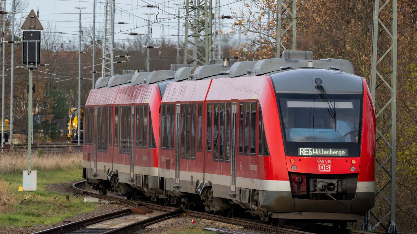 Der Regionalexpress RE6 - auch Prignitz-Express genannt - soll trotz eines Warnstreiks am Donnerstagmorgen fahren, sagt die Deut