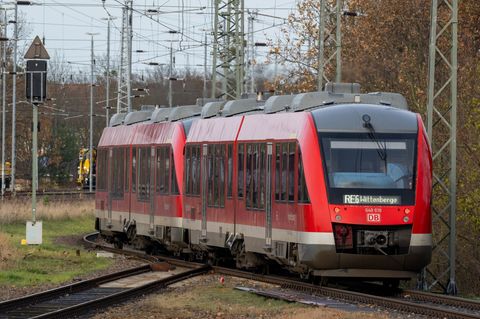Der Regionalexpress RE6 - auch Prignitz-Express genannt - soll trotz eines Warnstreiks am Donnerstagmorgen fahren, sagt die Deut