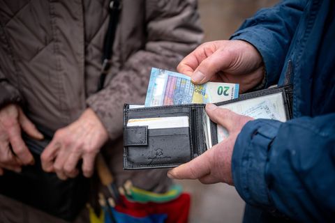Für immer mehr Rentner in Sachsen ist das Geld so knapp, dass sie Grundsicherung beantragen müssen. (Symbolbild) Foto: Sina Schu