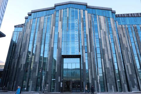 Die staatlichen Hochschulen in Sachsen öffnen am Donnerstag ihre Pforten zum Tag der offenen Tür. (Archivbild) Foto: Sebastian W