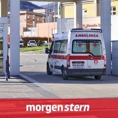 Ein italienischer Krankenwagen auf dem Weg in die Notaufnahme: In Italien ist die Grippewelle in diesem Jahr besonders heftig