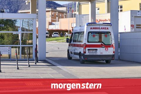 Ein italienischer Krankenwagen auf dem Weg in die Notaufnahme: In Italien ist die Grippewelle in diesem Jahr besonders heftig