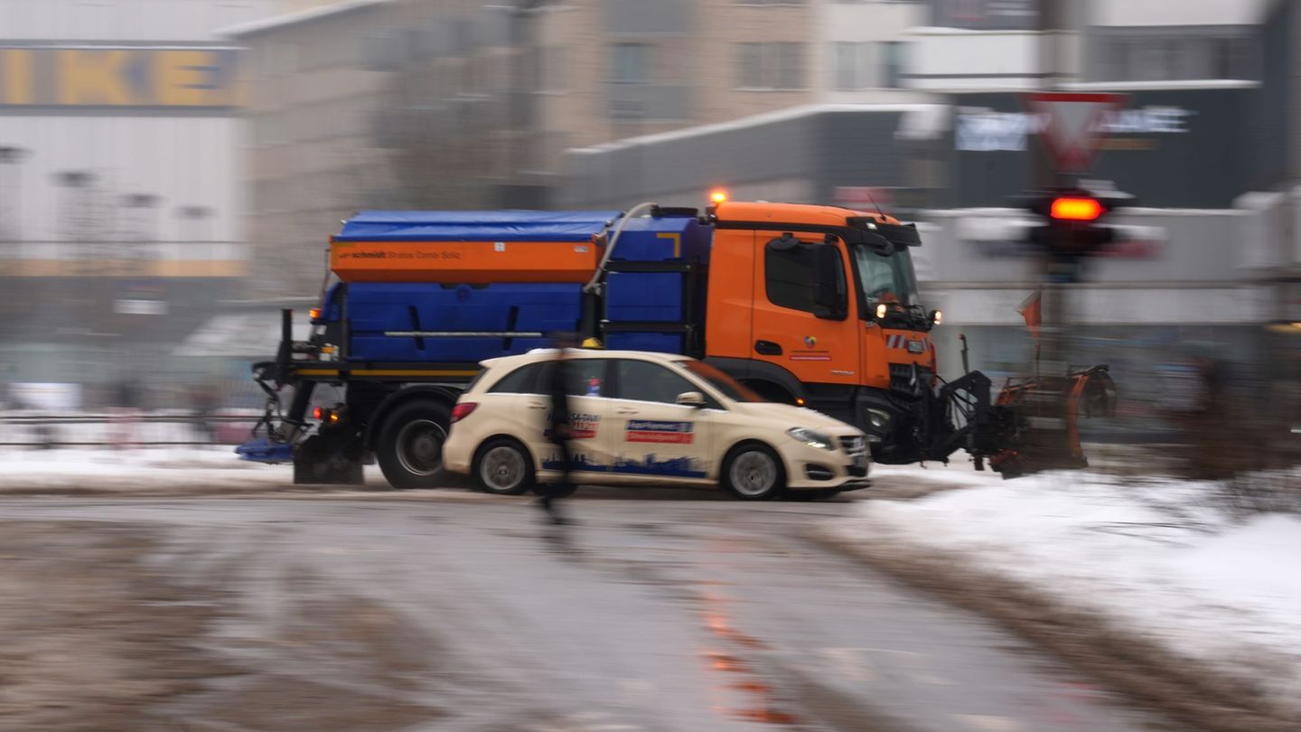 Überfrierende Nässe führt vereinzelt zu Unfällen aufgrund von Glätte im Norden. (Symbolbild) Foto: Marcus Brandt/dpa