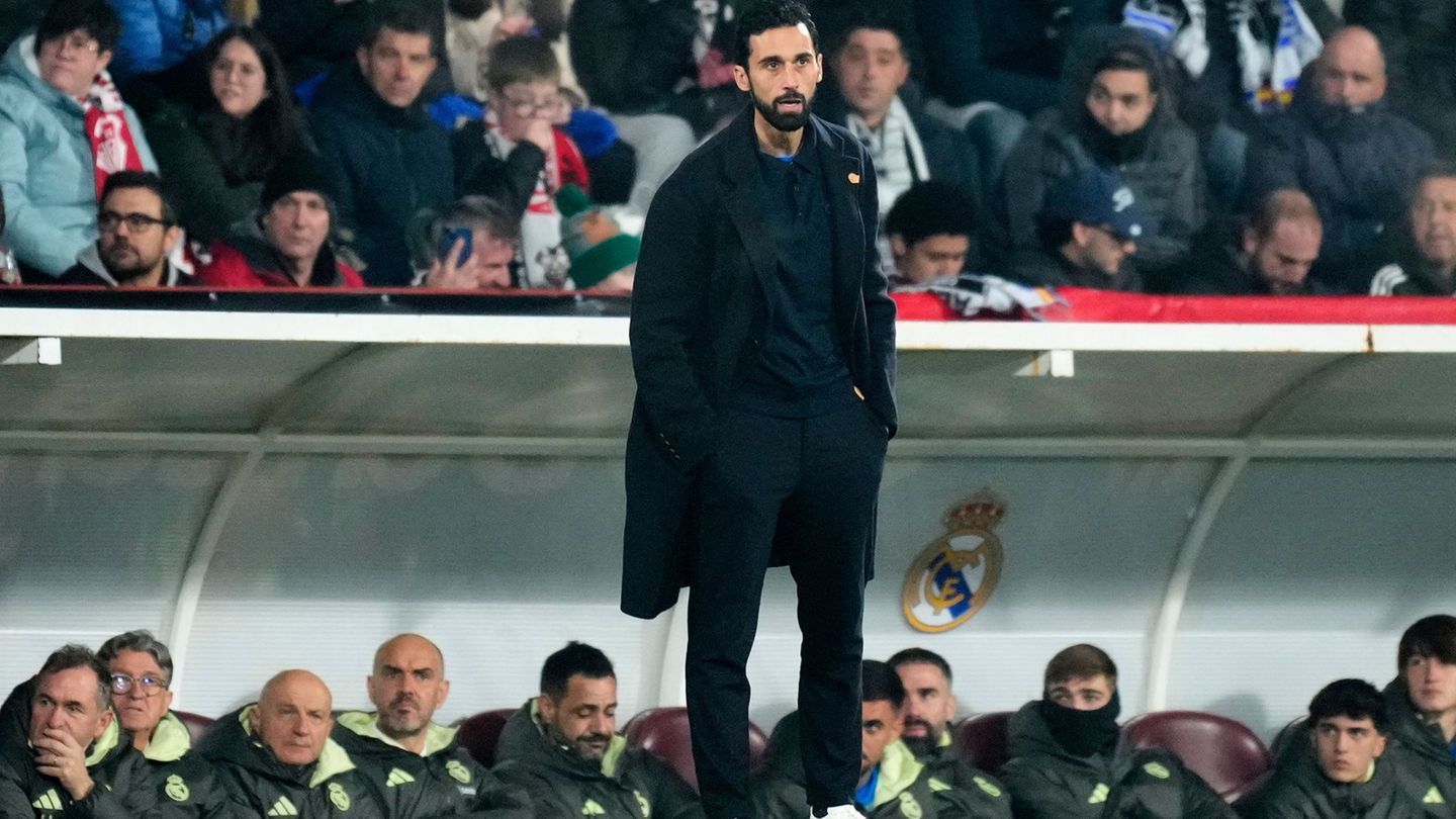 Ein bitterer Abend für Álvaro Arbeloa bei seinem Einstand als Trainer von Real Madrid. Foto: Jose Breton/AP/dpa