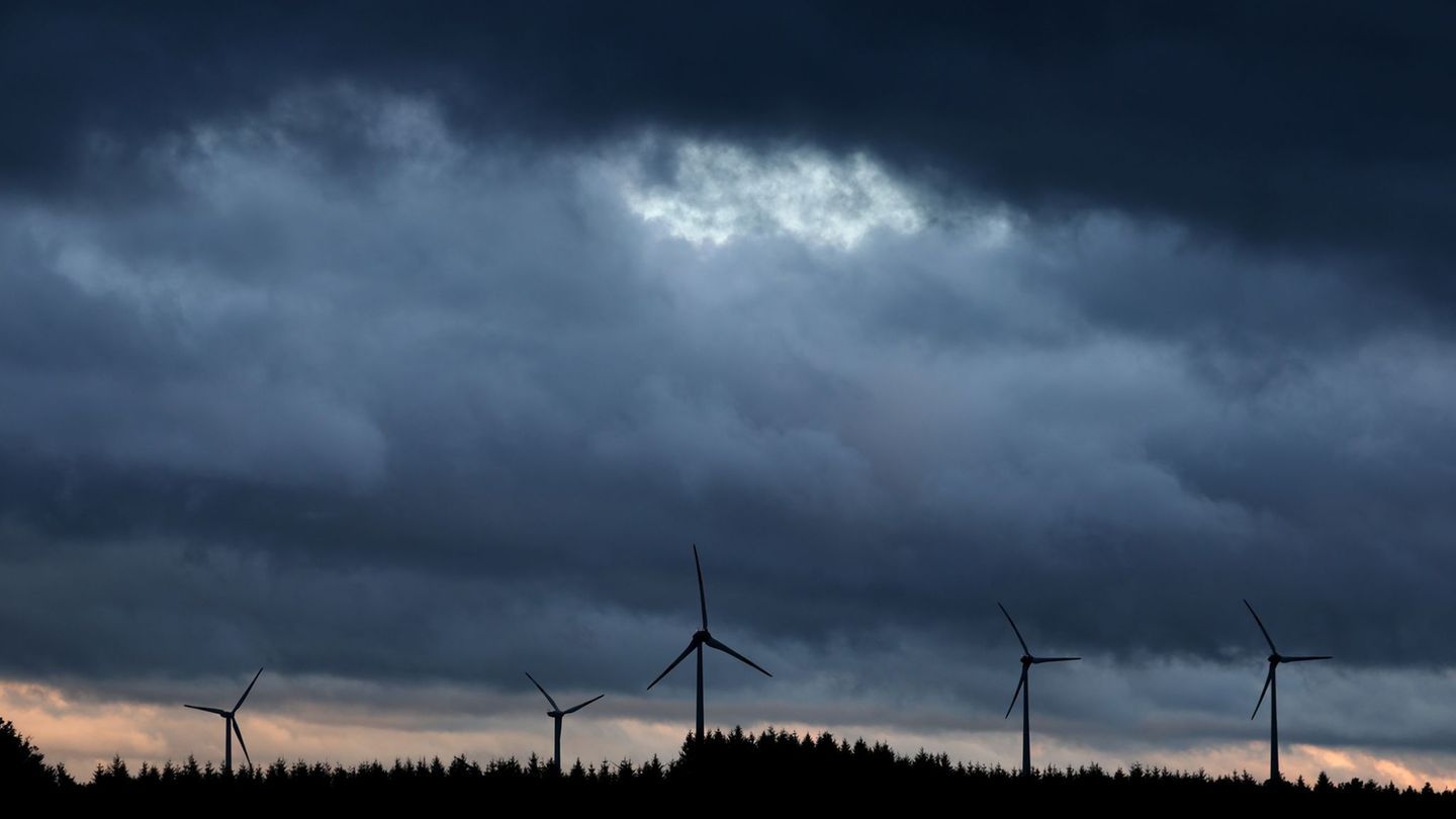 Der Ausbau der Windenergie in Bayern läuft noch immer langsam. (Archivbild) Foto: Karl-Josef Hildenbrand/dpa