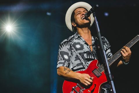 Bruno Mars hat seiner "The Romantic Tour" 30 neue Termine hinzugefügt.