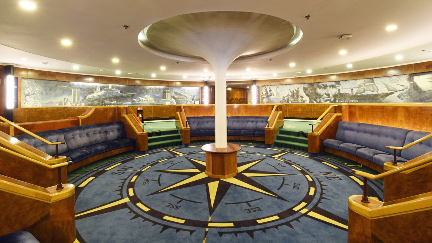 Traditionelle Schiffslobby, der Teppichboden im Design eines Kompasses