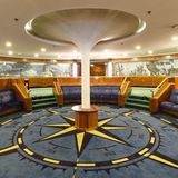 Traditionelle Schiffslobby, der Teppichboden im Design eines Kompasses