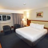 Zeitgemäßes Hotelzimmer auf dem Schiff