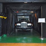 Ausgesteller Rolls-Royce im Schiffsbauch