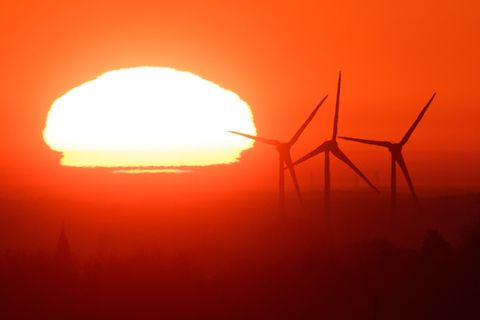 Jedes fünfte neue Windrad steht in Niedersachsen. (Symbolbild) Foto: Julian Stratenschulte/dpa