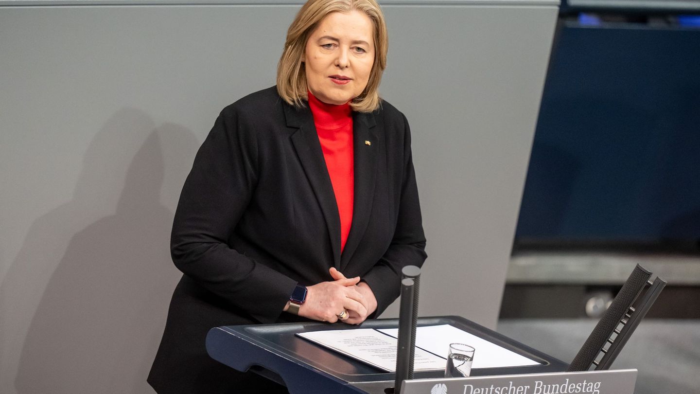 Arbeitsministerin Bärbel Bas (SPD) wirbt für die Bürgergeld-Reform. Foto: Michael Kappeler/dpa