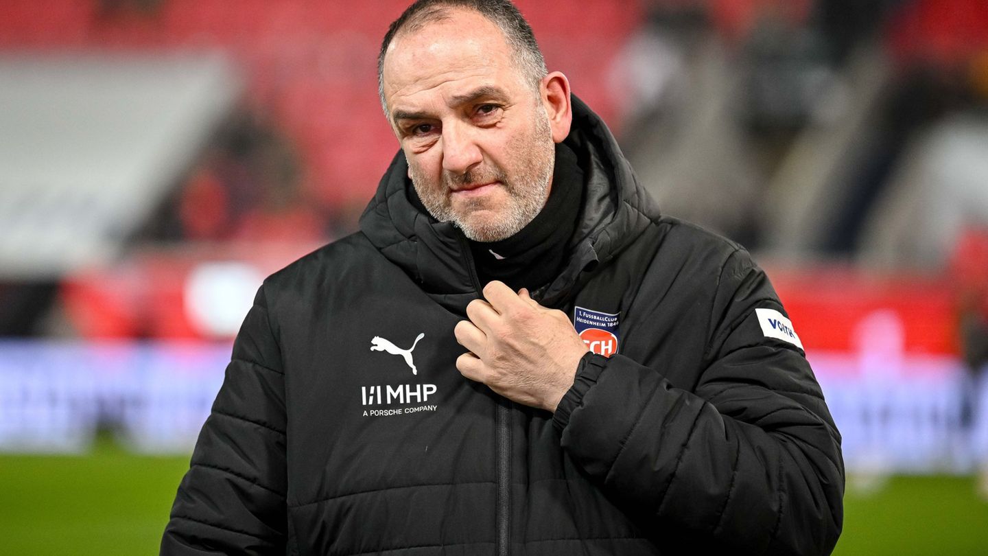 Kann in Wolfsburg die Wende gelingen? Frank Schmidt steht als Tabellenletzter mit Heidenheim enorm unter Druck. Foto: Harry Lang