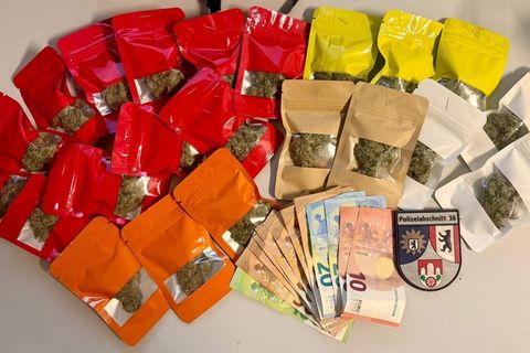 Drogen werden in Berlin per Lieferdienst zugestellt, die Dealer werben mit Flyern, die in private Briefkästen geworfen werden. F