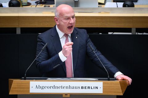 Berlins Regierender Bürgermeister Kai Wegner (CDU) ging im Parlament nur kurz auf sein umstrittenes Tennismatch während des Stro