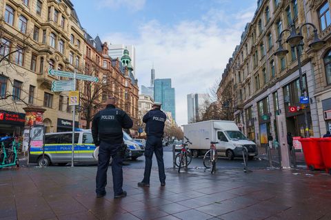 Der Junge wurde zuletzt am Mittwochmorgen im Frankfurter Bahnhofsviertel gesehen, nun sucht die Polizei nach ihm (Archivbild)