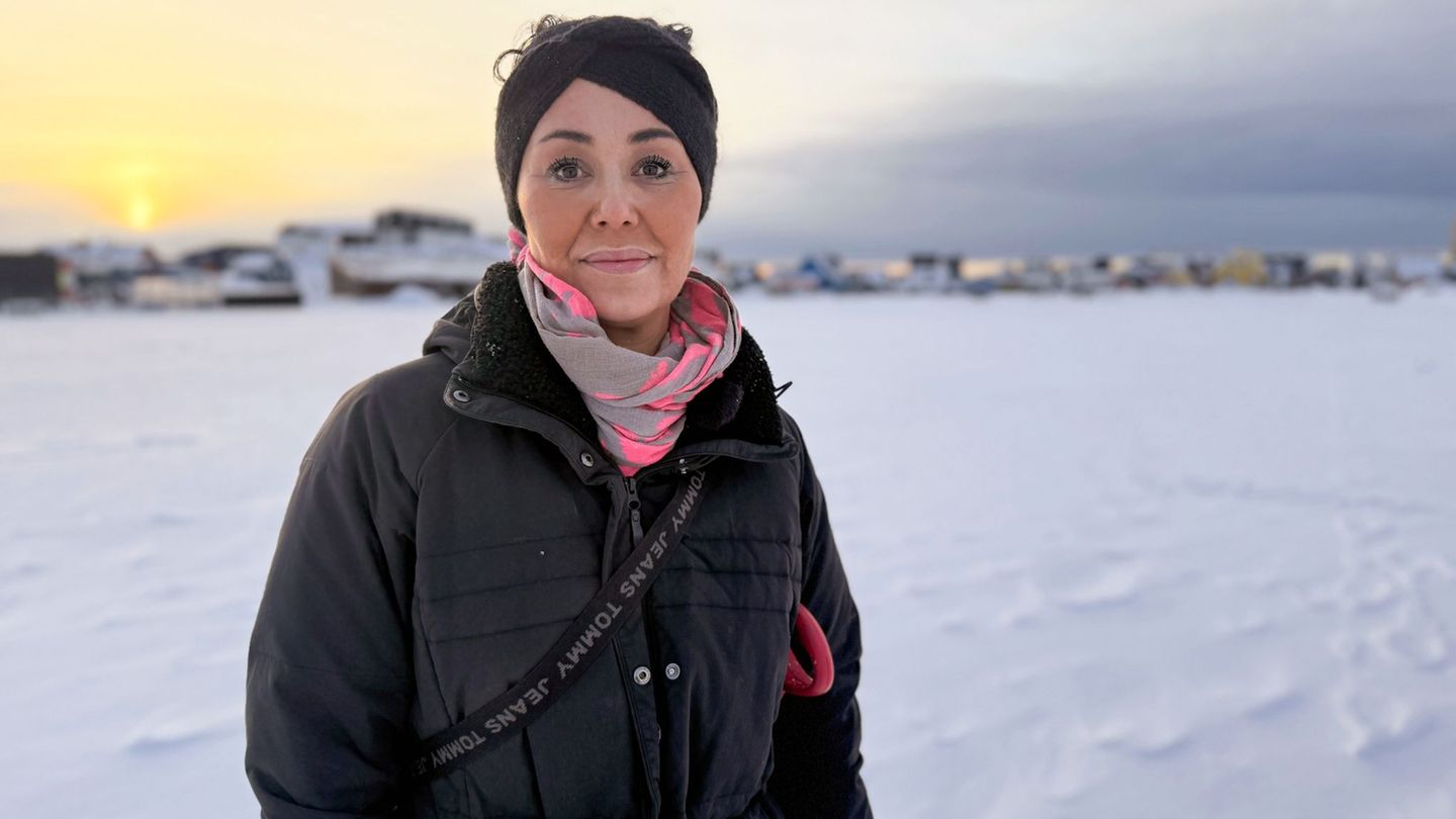 Falls die Amerikaner in Grönland einmarschieren, weiß Tillie Martinussen genau, was sie macht. Foto: Julia Wäschenbach/dpa