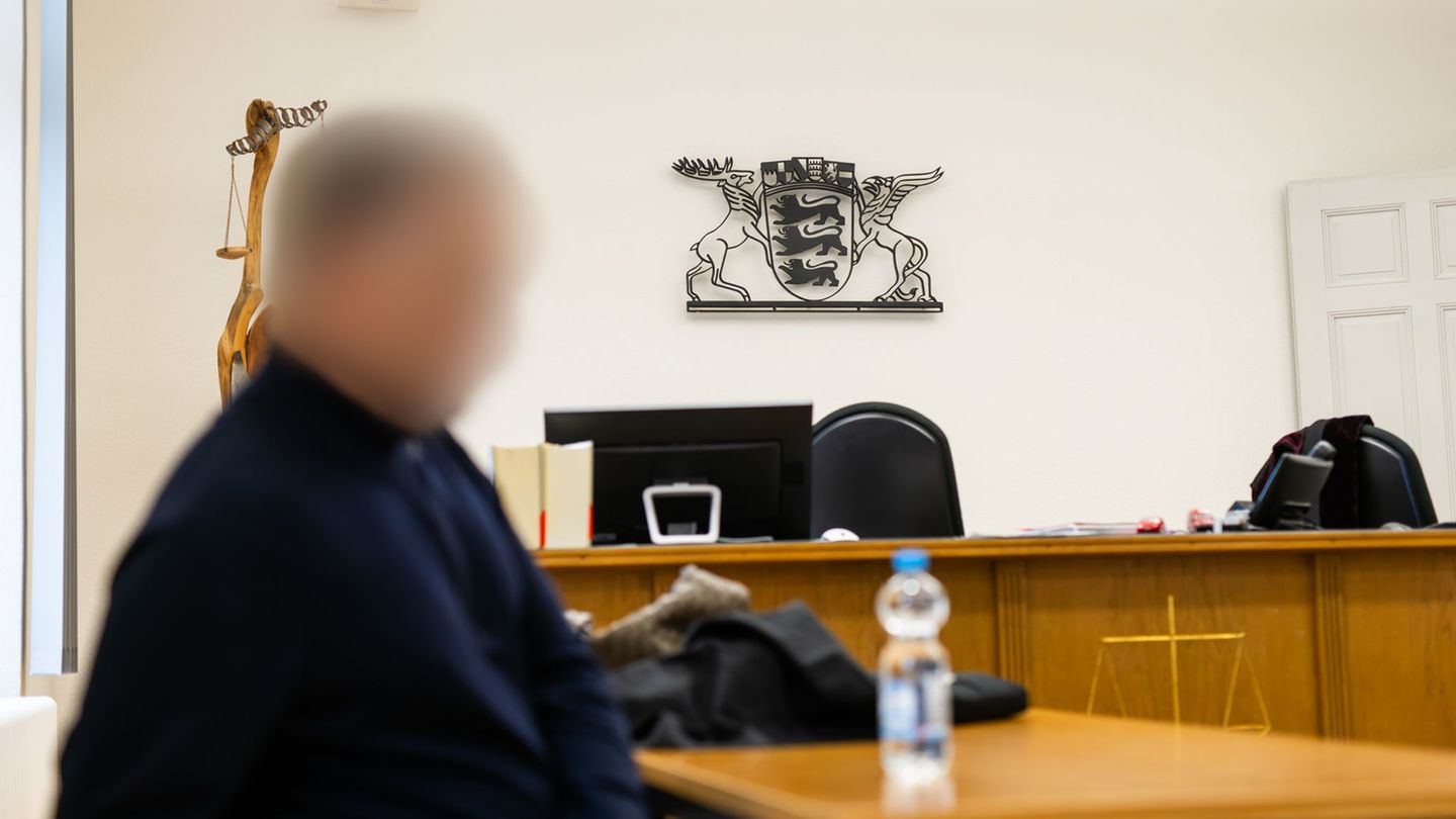 Der Beschuldigte bestritt die Vorwürfe der Staatsanwaltschaft. Foto: Philipp von Ditfurth/dpa