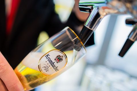 Krombacher hält Bierabsatz stabil. (Archivbild) Foto: Rolf Vennenbernd/dpa