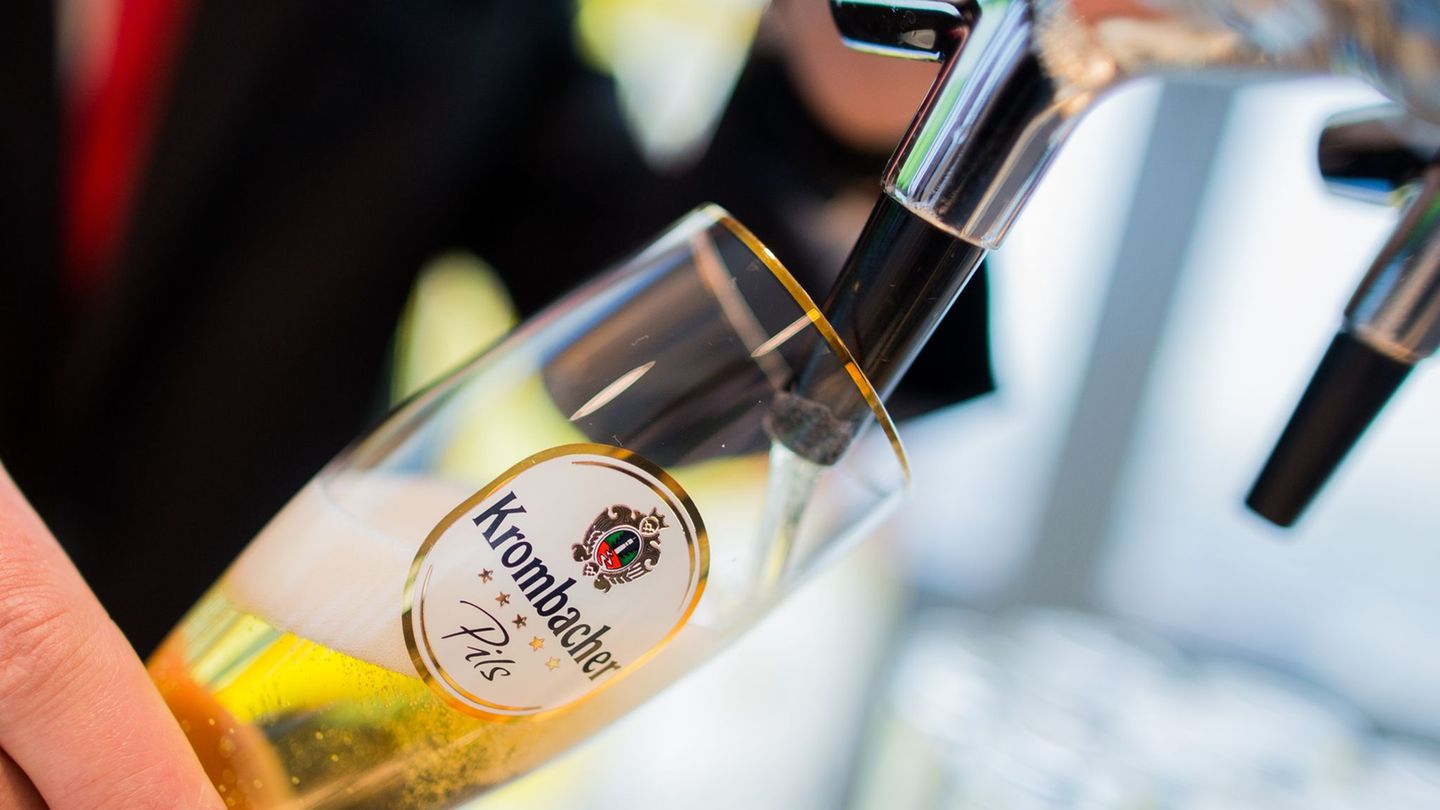 Krombacher hält Bierabsatz stabil. (Archivbild) Foto: Rolf Vennenbernd/dpa