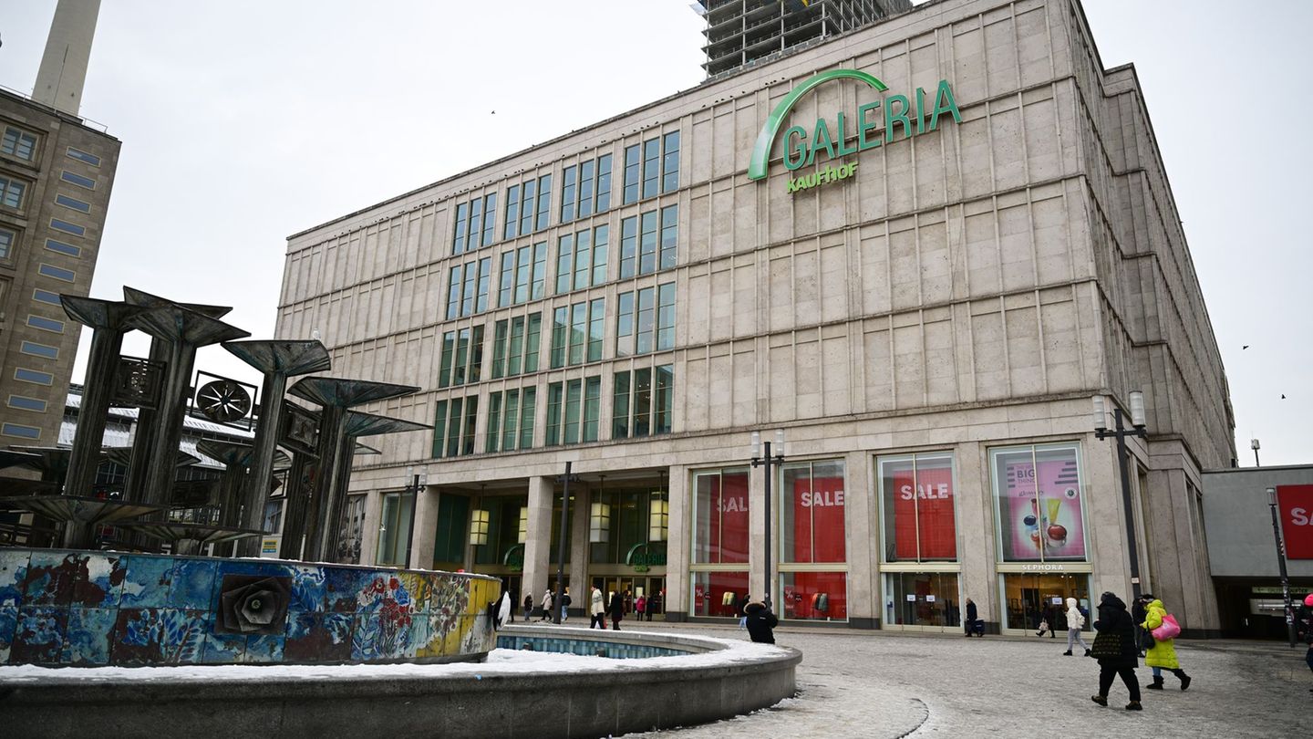 Senat und Eigentümer ringen weiter um die Zukunft der Galeria am Alexanderplatz. (Archivbild) Foto: Sebastian Gollnow/dpa