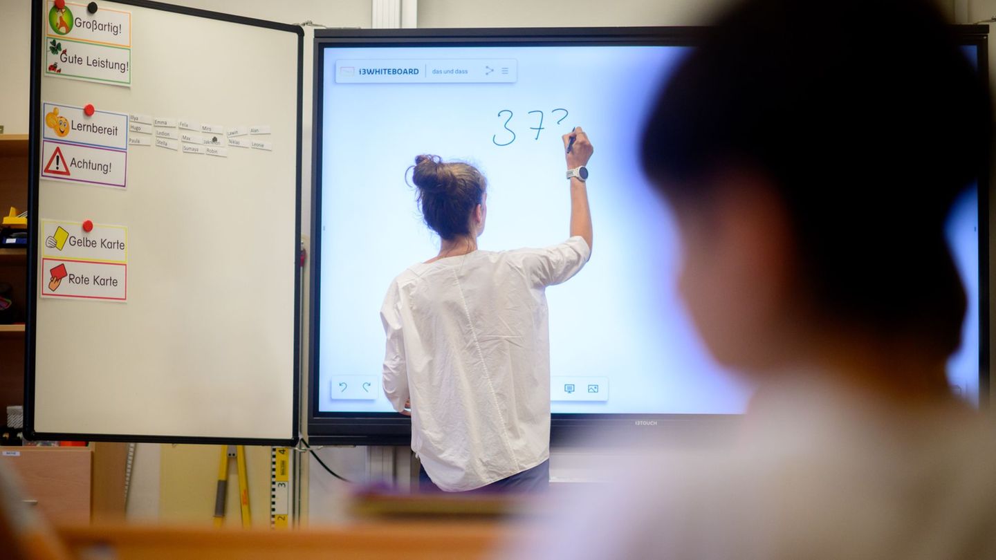 2019 haben Bund und Länder mit dem Digitalpakt Schule ein Förderprogramm zum technischen Ausbau von Schulen gestartet. (Archivbi