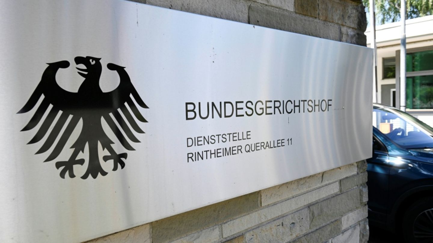 Eingang zu Bundesgerichtshof in Karlsruhe