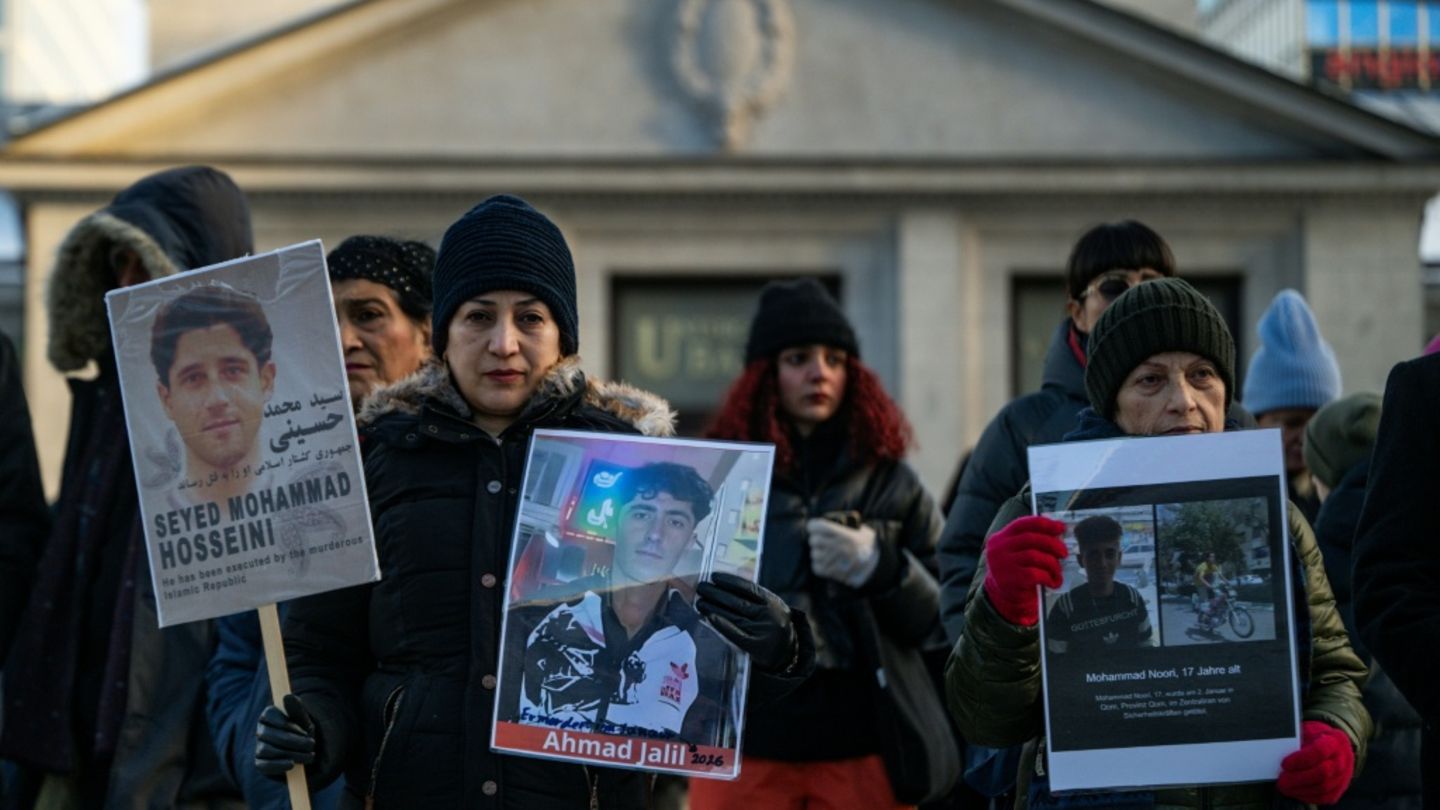 Demonstration gegen iranische Führung in Berlin