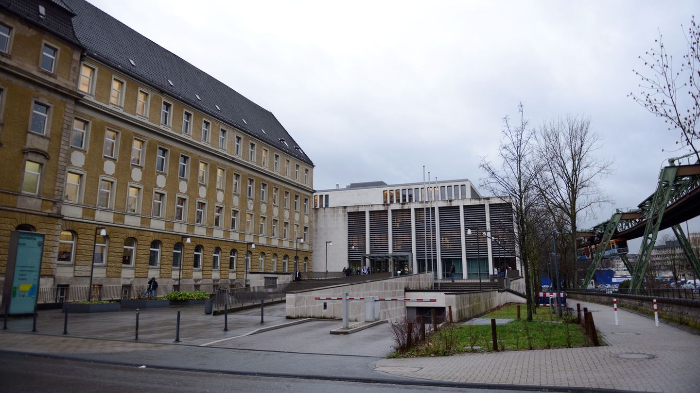Weitere Haftstrafe für "König vom Berliner Platz" Foto: Caroline Seidel/dpa