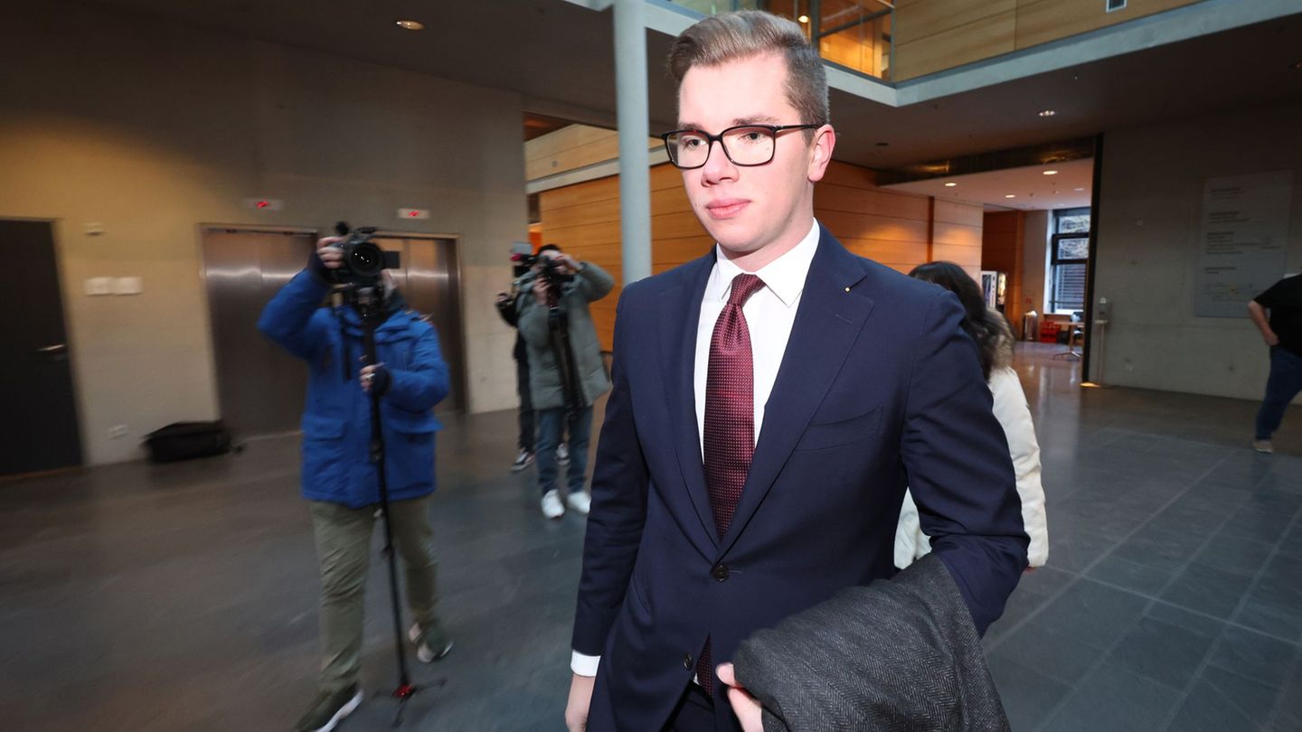 Der Landtagsabgeordnete lässt sich von drei Verteidigern vor Gericht vertreten. (Archivbild) Foto: Karl-Josef Hildenbrand/dpa