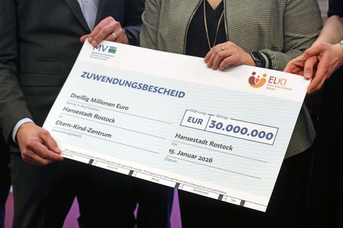 30 Millionen Euro Zuwendungsbescheid für das Eltern-Kind-Zentrum Foto: Bernd Wüstneck/dpa