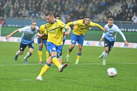 Vor einem Wechsel nach Serbien? Braunschweigs Stürmer Sebastian Polter wird von Partizan Belgrad umworben. (Archivbild) Foto: Sw