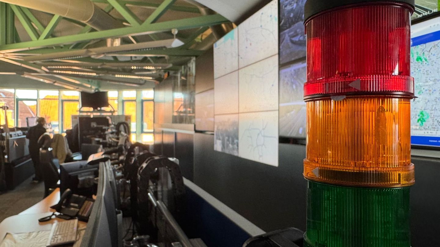 Die Verkehrsmanagementzentrale wurde 2005 als eine gemeinsame Initiative von Wirtschaftsministerium, Innenministerium und der Re