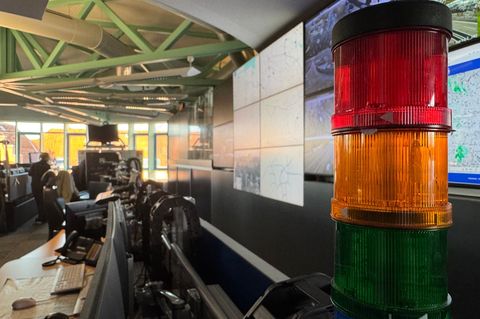 Die Verkehrsmanagementzentrale wurde 2005 als eine gemeinsame Initiative von Wirtschaftsministerium, Innenministerium und der Re