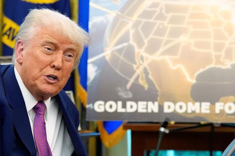 US-Präsident Donald Trump präsentiert seinen "Golden Dome" im Oval Office des Weißen Hauses