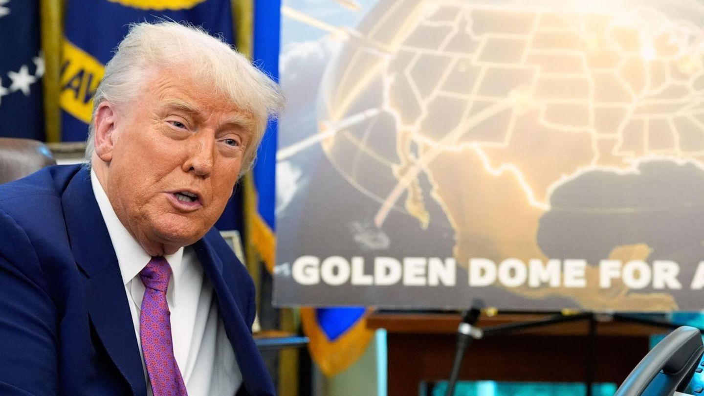 US-Präsident Donald Trump präsentiert seinen "Golden Dome" im Oval Office des Weißen Hauses
