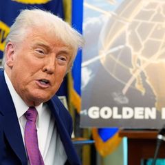 US-Präsident Donald Trump präsentiert seinen "Golden Dome" im Oval Office des Weißen Hauses