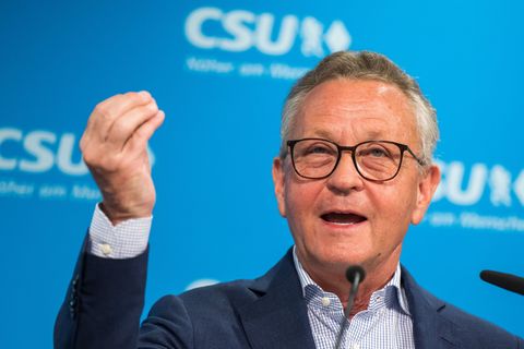Der frühere Baywa-Chef Klaus Josef Lutz auf einer CSU-Veranstaltung im Jahr 2022. Lutz hat bislang sämtliche Vorwürfe im Zusamme
