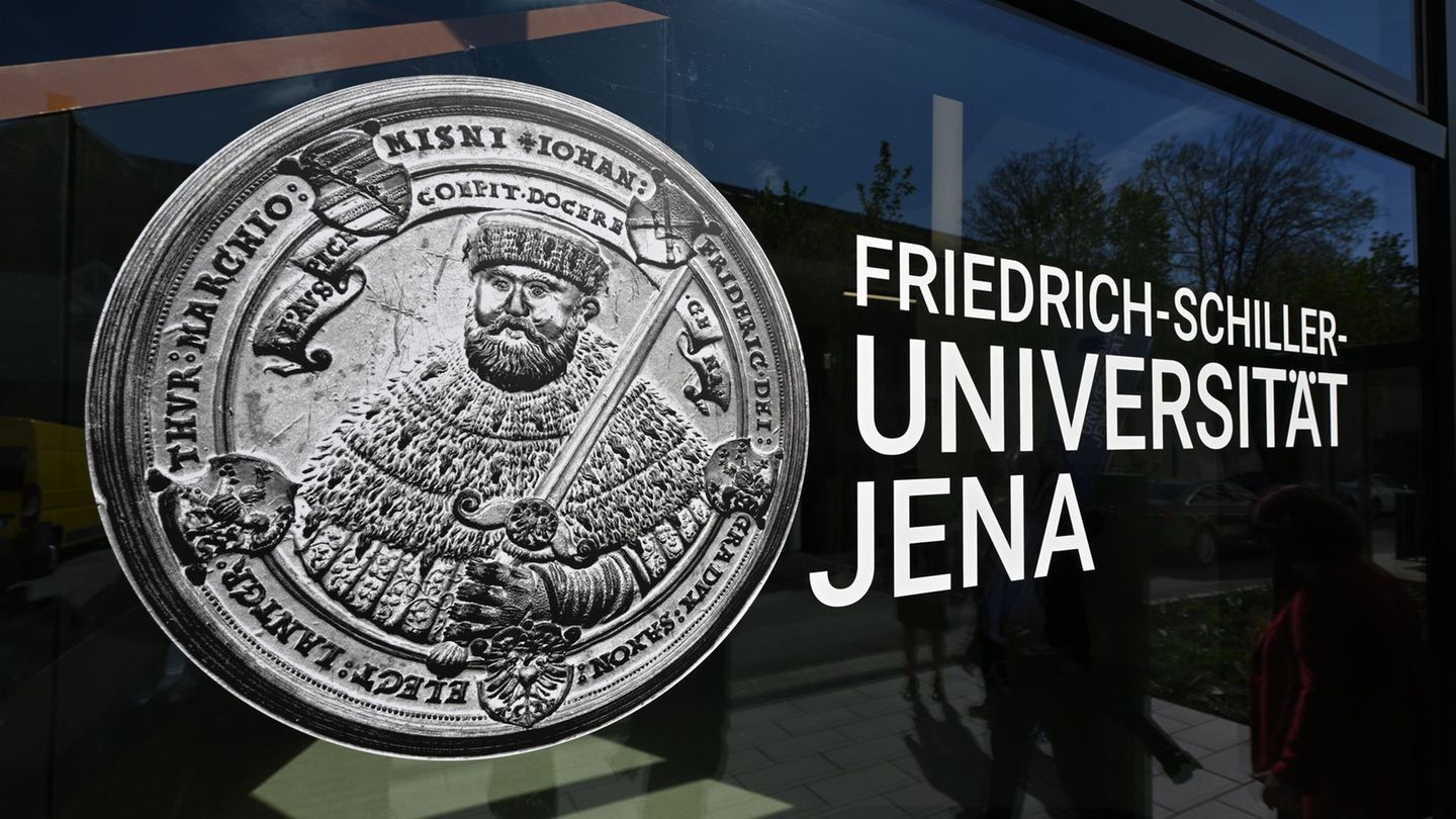 An der Jenaer Uni werden pro Jahr mehr als 60 Gründungsvorhaben begleitet. (Symbolbild) Foto: Martin Schutt/dpa