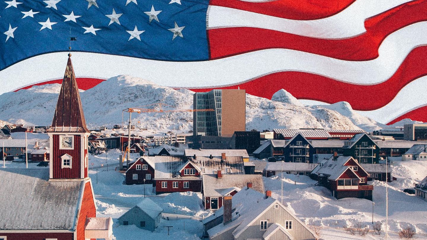 Die Flagge der USA über der Grönländischen Stadt Nuuk