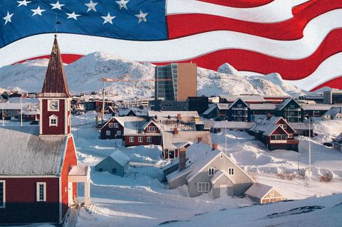 Die Flagge der USA über der Grönländischen Stadt Nuuk