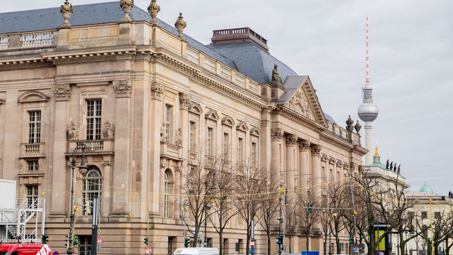 Die Bücher befanden sich seit Jahrzehnten im Bestand der Staatsbibliothek. (Archivbild) Foto: Christoph Soeder/dpa