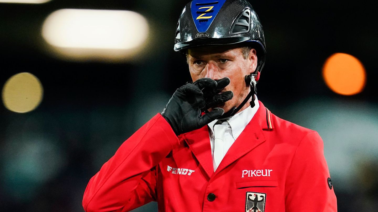 Betrauert sein Pferd D'Aganix: Christian Ahlmann. (Archivbild) Foto: Uwe Anspach/dpa