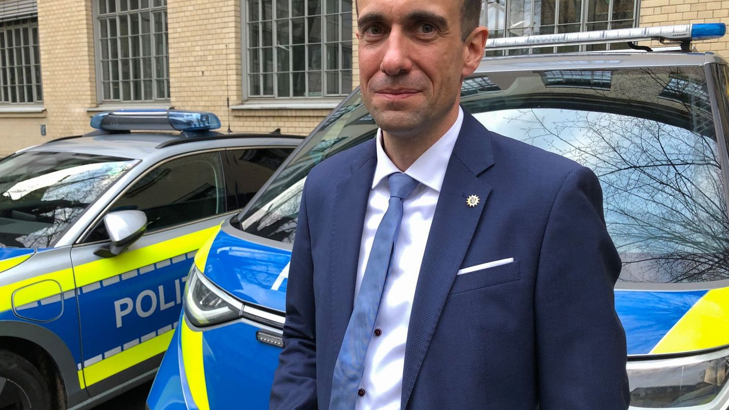 Sogenannte Demokratiepatinnen und -paten sollen im Polizeipräsidium Gießen künftig die Werteorientierung stärken. Der Polizeiprä