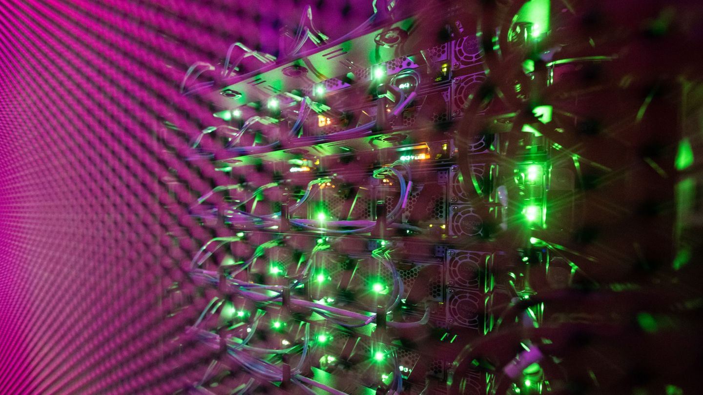 Der Datenbedarf im Digitalzeitalter steigt und steigt, daher werden Rechenzentren immer wichtiger. (Symbolbild) Foto: Sebastian