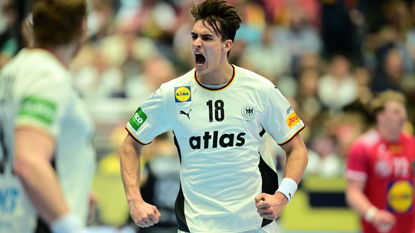 Handball-EM: Julian Köster jubelt nach einem Treffer gegen Österreich