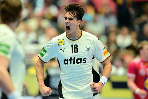 Julian Köster jubelt nach einem Treffer gegen Österreich